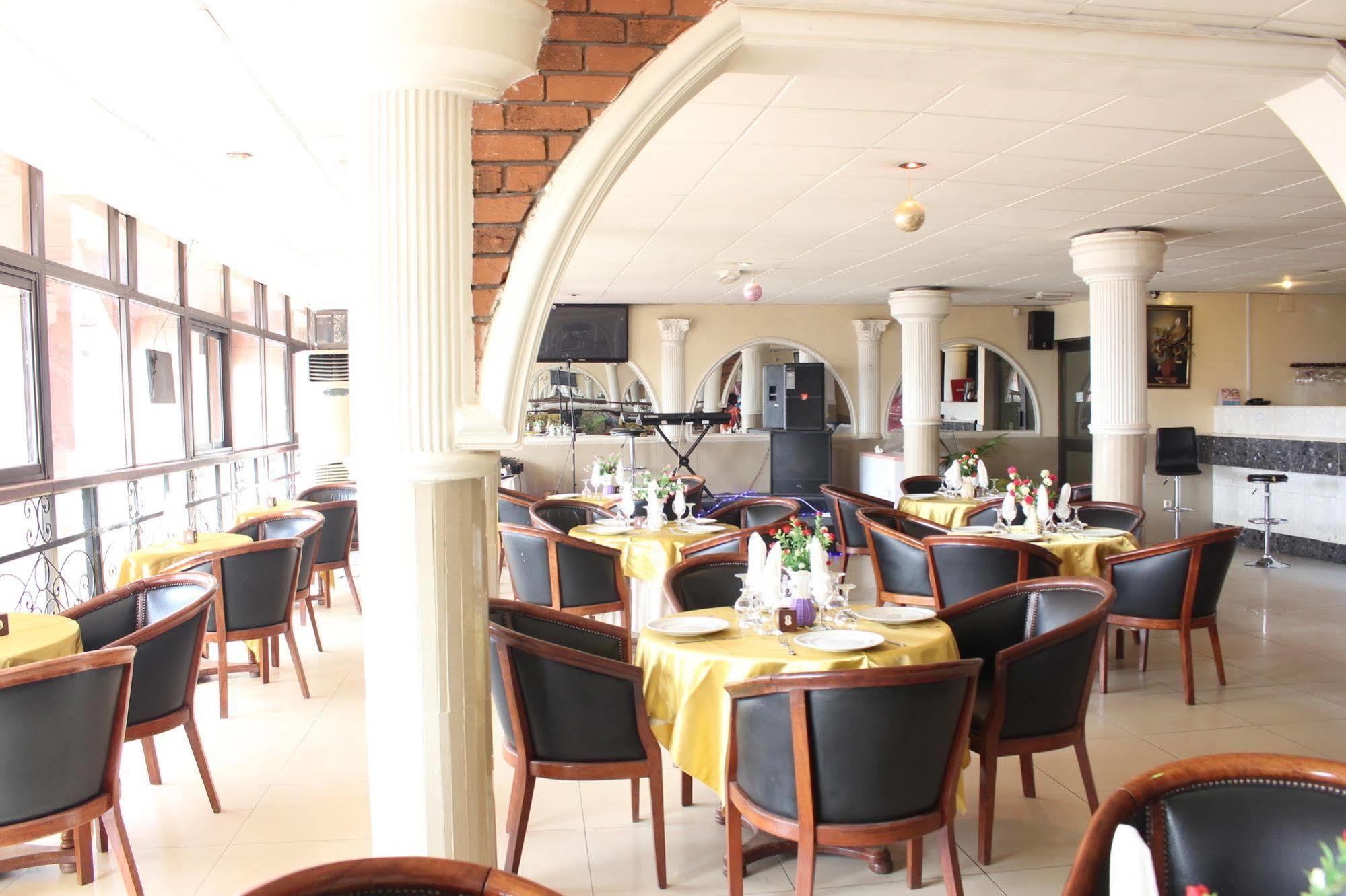 Hotel Santa Lucia ياوندي المظهر الخارجي الصورة
