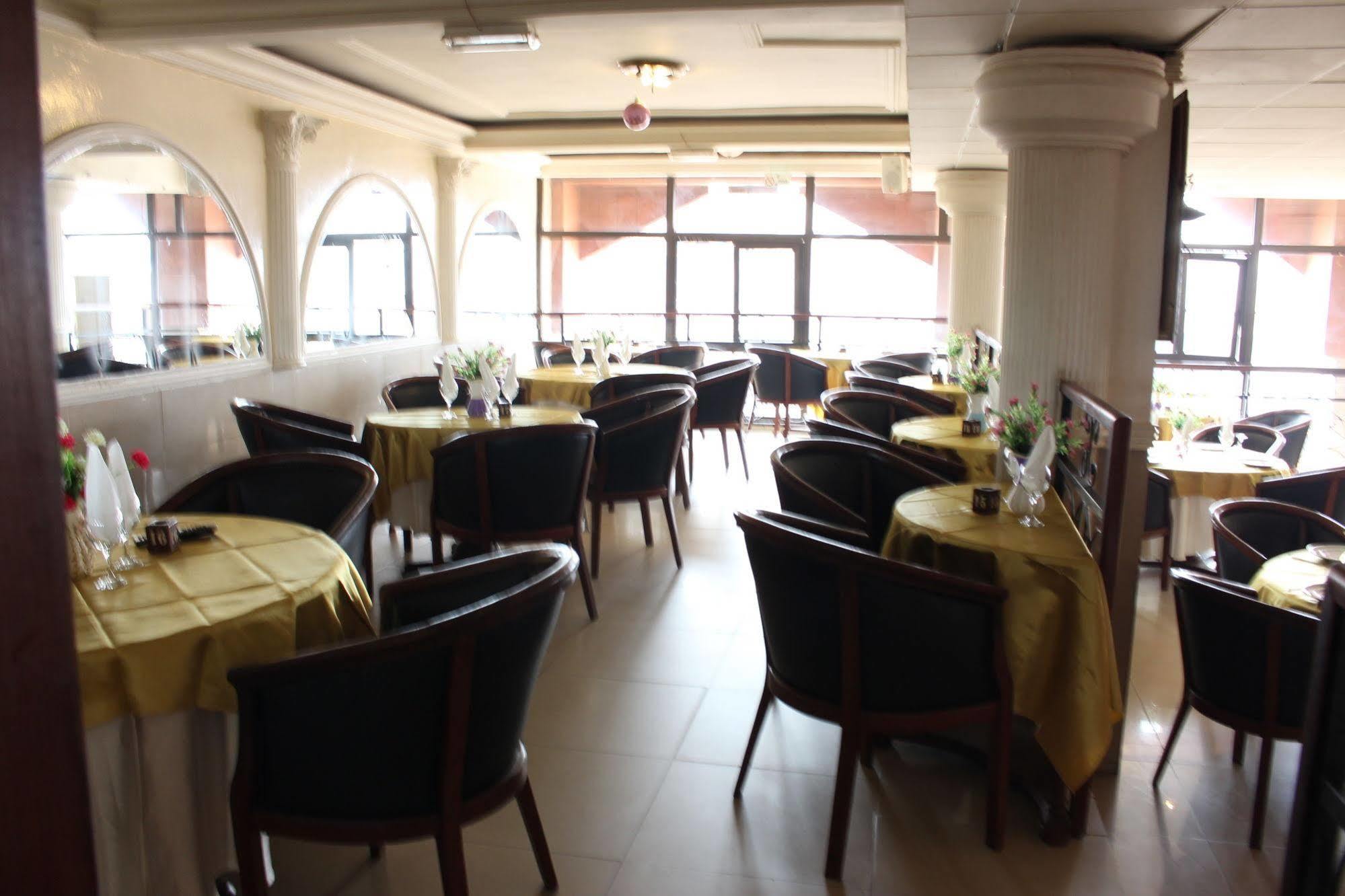 Hotel Santa Lucia ياوندي المظهر الخارجي الصورة