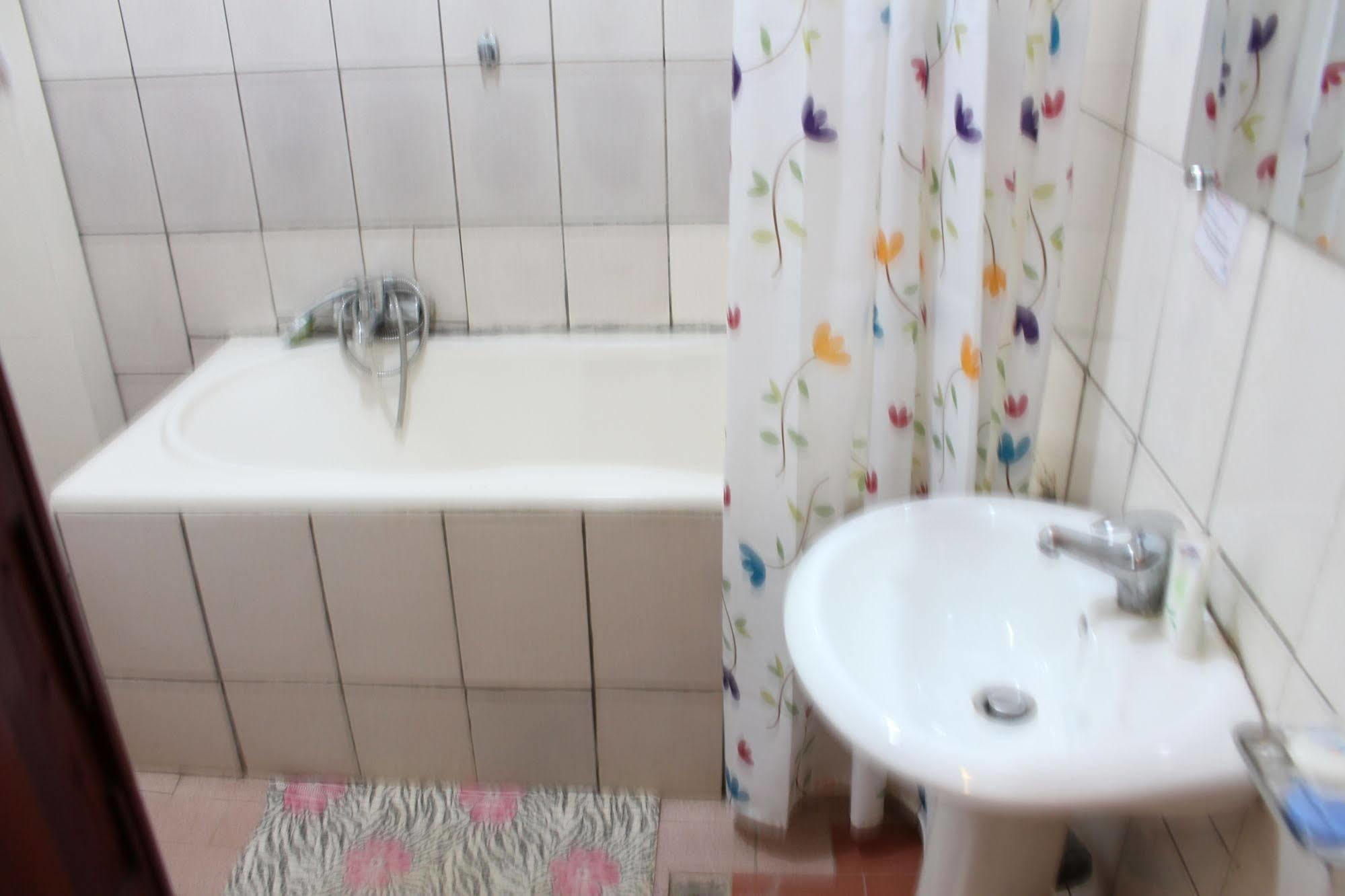 Hotel Santa Lucia ياوندي المظهر الخارجي الصورة